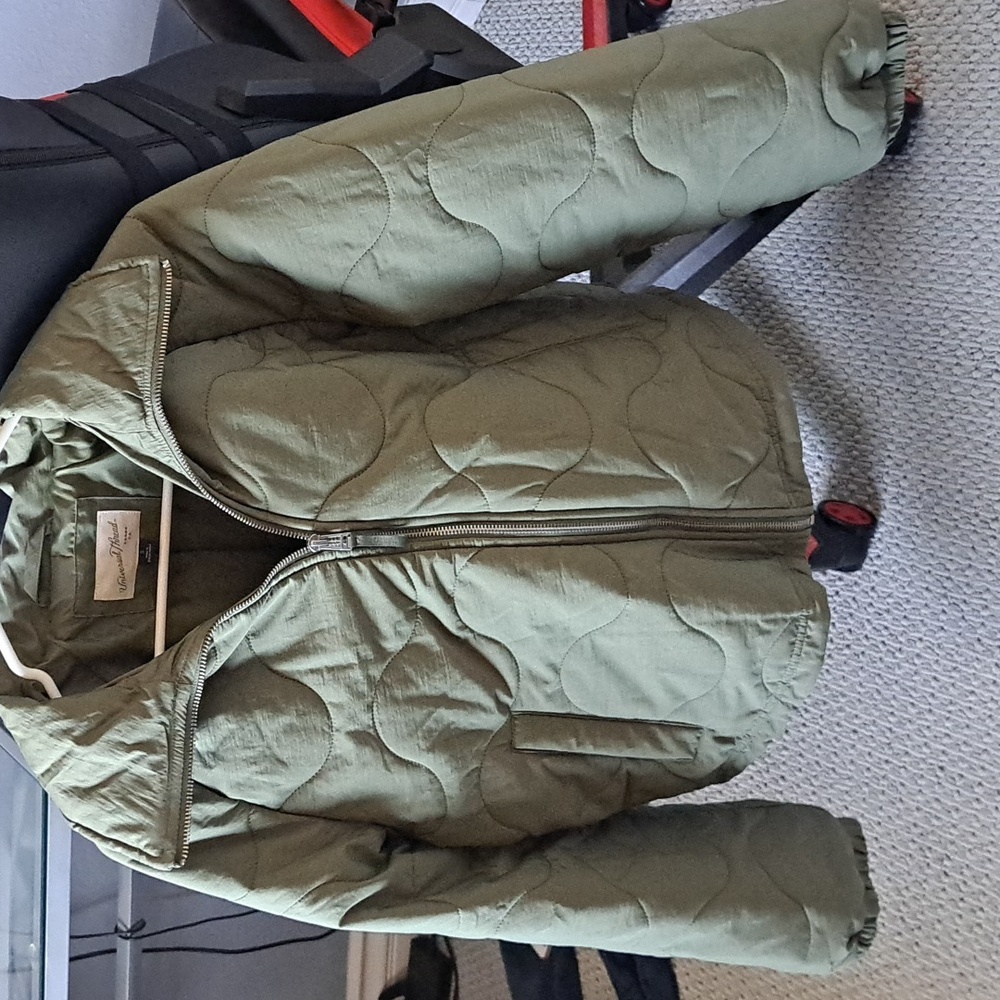 Universal threads jacket